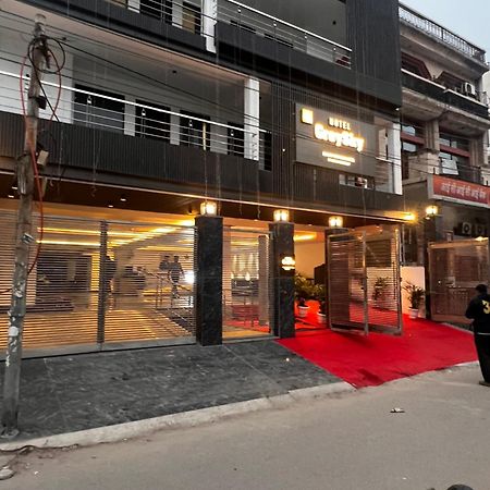 Hotel Grey Sky Nova Deli Exterior foto